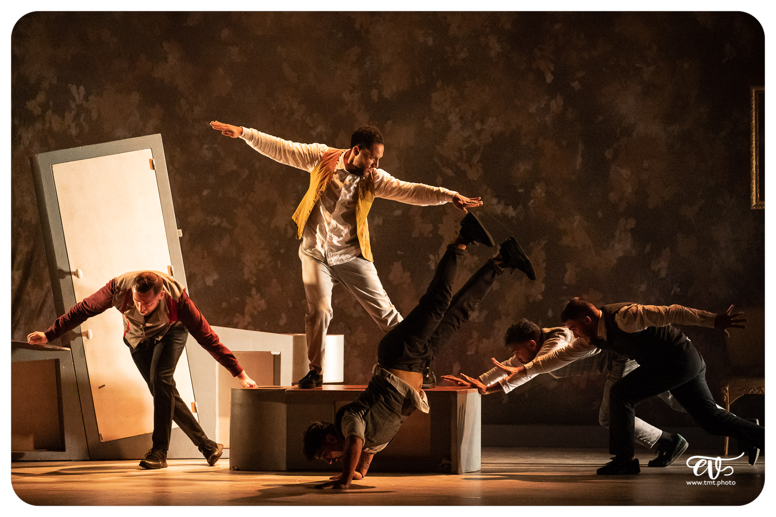 SUR LE FIL (CIE PYRAMID)